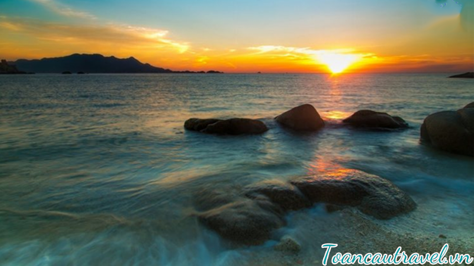 Đảo Bình Ba hấp dẫn du khách bởi vẻ đẹp thiên nhiên kỳ thú. 