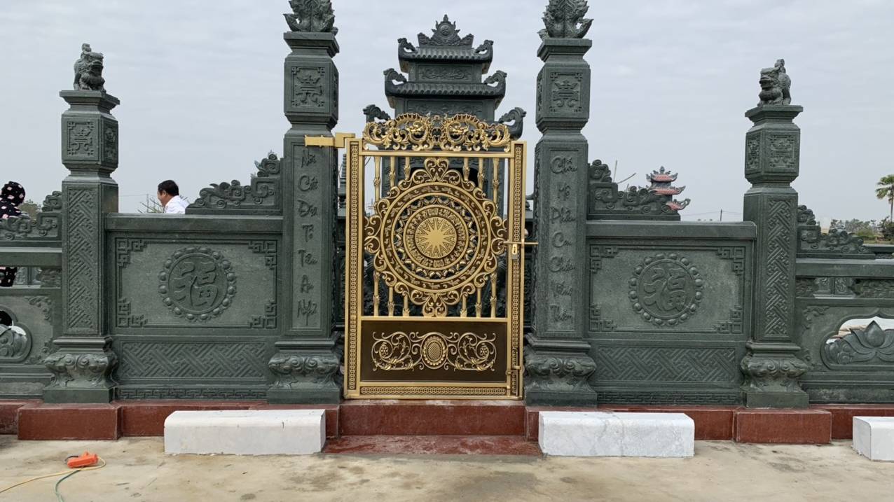 Công trình lăng mộ đá xanh nguyên khối dòng tộc Nguyễn Văn