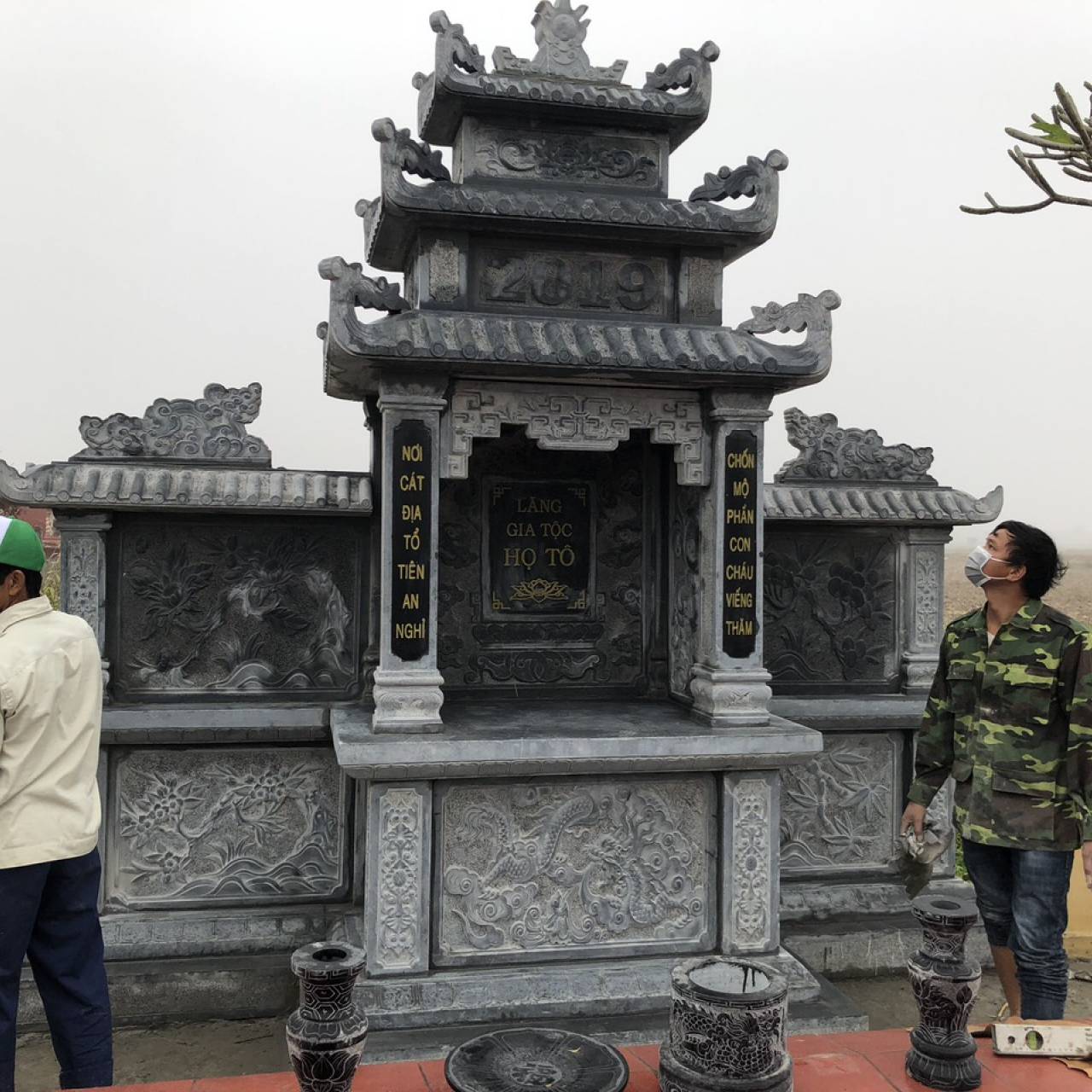 Mẫu lăng thờ đá đẹp LTĐC001 - Đá mỹ nghệ Đức Chiến